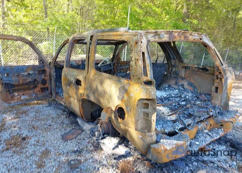 2002 Cadillac Escalade Standard z USA, uszkodzony, nr VIN 1GYEK63N32R207002